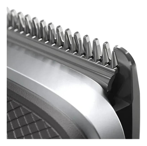 Imagen 2 de 3 de Afeitadora y cortadora de pelo Philips Multigroom 7000 MG7790 plata 100V/240V