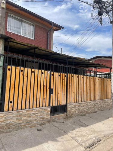 Casa En Venta De 3 Dorm. En Cerro Navia