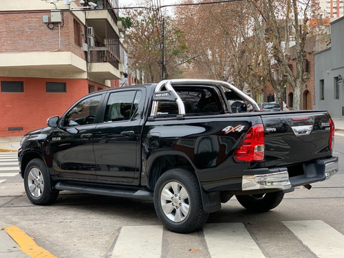 Imagen 7 de 13 de Toyota Hilux 2.8 Cd Srv 177cv 4x4 At