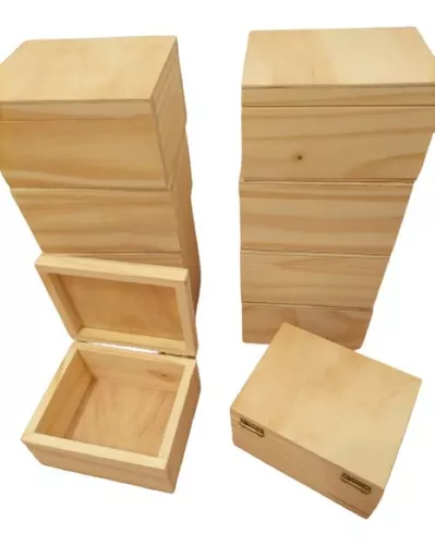 Caja de madera pino 32x32x8 cm. c/bisagra y broche Ref.P53C03