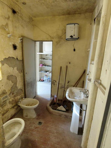 Imagen 22 de 26 de 25 De Mayo Entre Sarmiento Y Congreso, Casa De 2 Dormitorios Con Amplio Jardin
