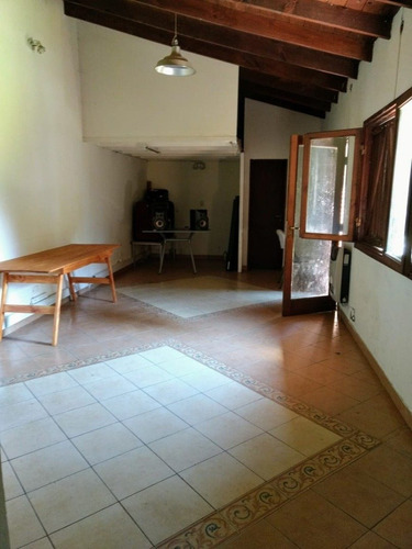 Venta Chalet 5 Amb Excelente-piscina-quincho-parque-cochera-parque-permuta-barrio El Grosellar