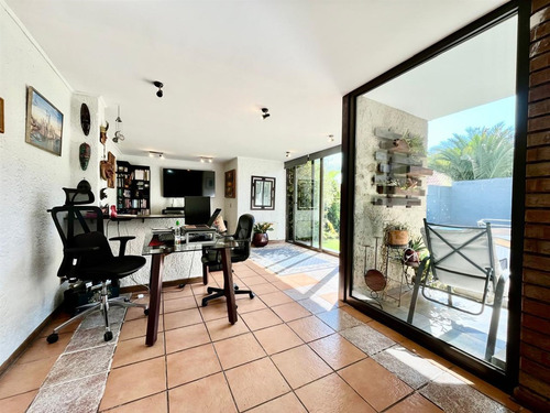 Casa Ampliada San Carlos De Apoquindo 6d/5b/3e En Condominio