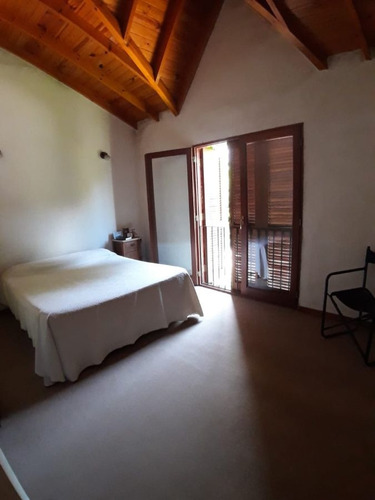 Imagen 11 de 23 de Casa En Venta De 5 Ambientes Con Cochera Y Jardín - Adrogué
