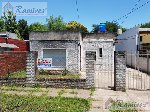 Casa 3 Ambientes En Venta - Francisco Alvarez