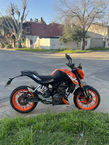 Vendo Duke 200 Con Menos De 5mil Km Soi Titular Al Día