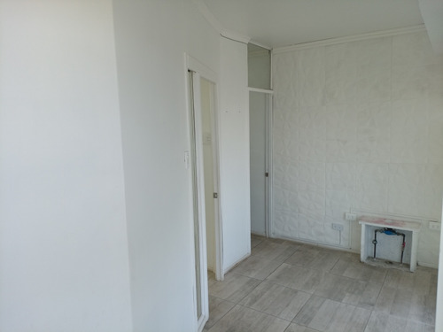 Arriendo Local En Segundo Piso, 30 M2 Excelente Ubicación