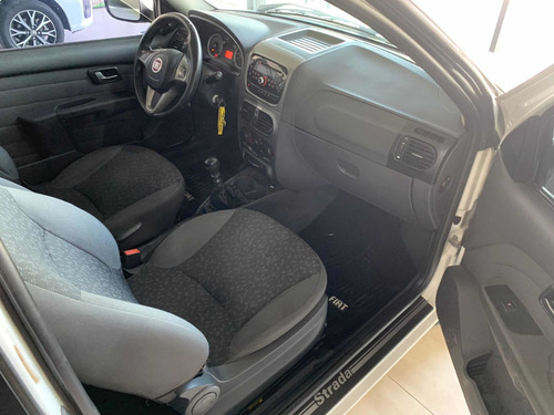 Imagen 9 de 14 de Fiat Strada 3 Ptas Jtd 1.3 Diesel Full