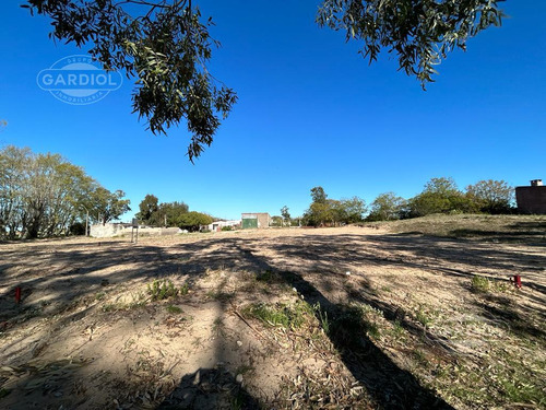 Venta De Terreno En   Emprendimiento Juan Lacaze A Metros De La Playa. Colonia