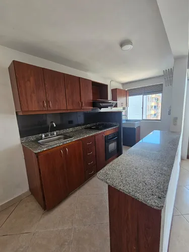 Vendo Apartamento Ubicado En La Parte Baja De La Loma De Los Bernal.