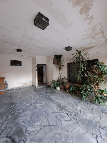 Gran Casa A Remodelar En Lote Propio - Cerca Subte