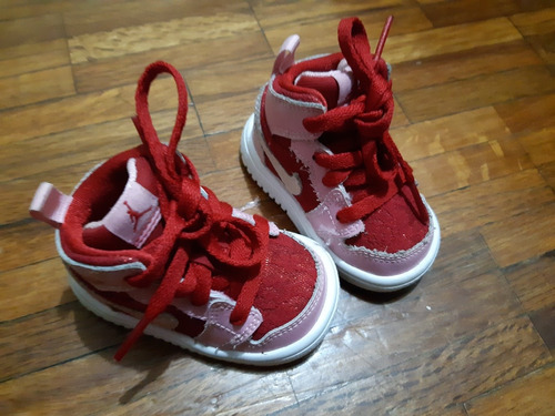 tenis jordan de bebe niña