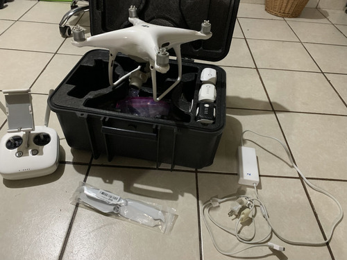 Dji Phantom 4 Pro+ Con Cámara C4k Blanco 3 Batería (partes) (Reacondicionado)