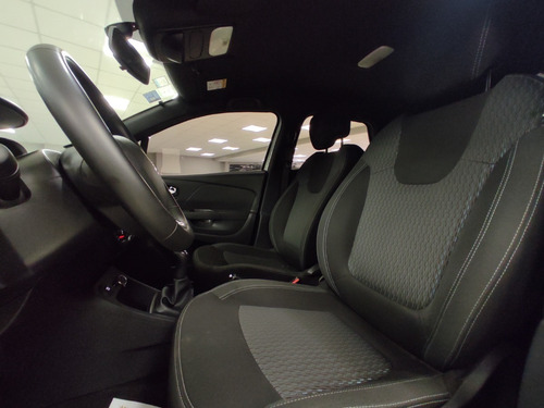 Imagen 15 de 15 de Renault Captur 1.6 Life 2019