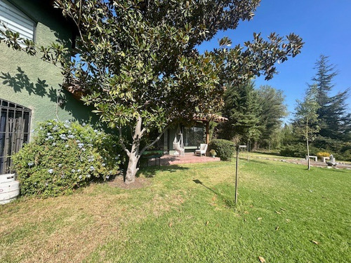 Exclusiva Casa Chilena En Condominio De Parcelas En Chicureo