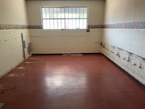 Local Comercial En Arriendo En Lo Barnechea. Excelente