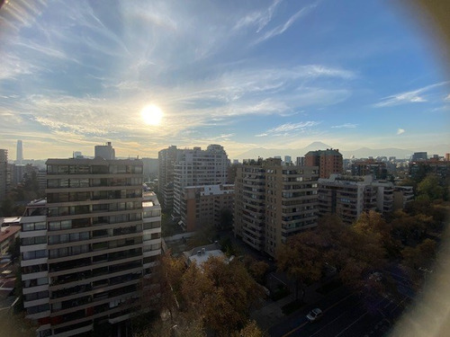 Departamento En Venta De 4 Dorm.2 Estacs. Bd. En Las Condes