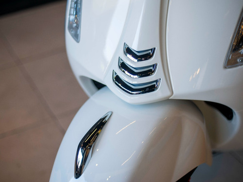 Imagen 12 de 25 de Scooter Vespa Gts Hpe Super 300 Financia 18 Cuotas