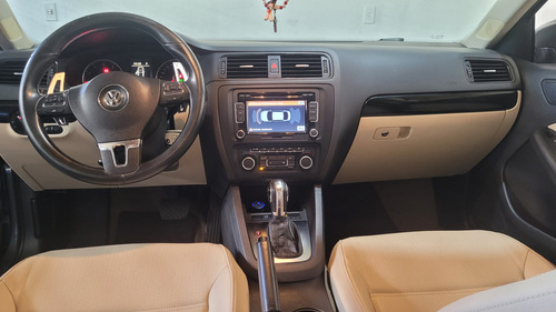 Volkswagen Jetta 2.0 Comfortline Flex 4p Automática