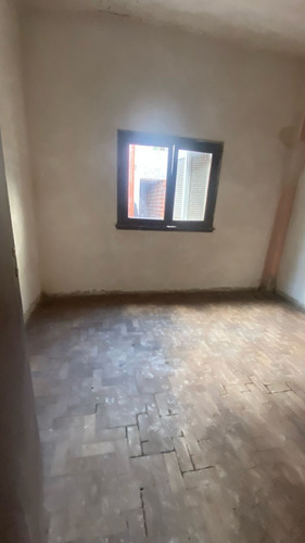 Salon Al Frente Entrada Independiente Con Vivienda (sin Expensas)