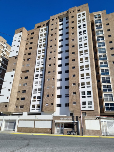 Apartamento En Venta En Res. San Gabriel 2, Base Aragua, Maracay