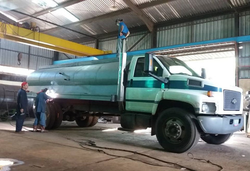 Imagen 2 de 6 de Cisternas Para Agua Combustible O Químicos