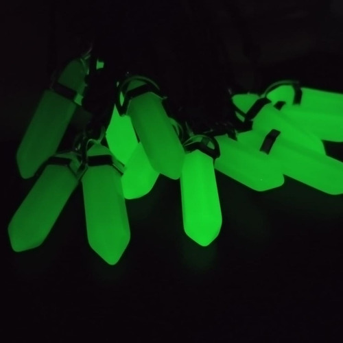 Colar Obelisco Verde Neon Palmeiras Brilha No Escuro Cordão