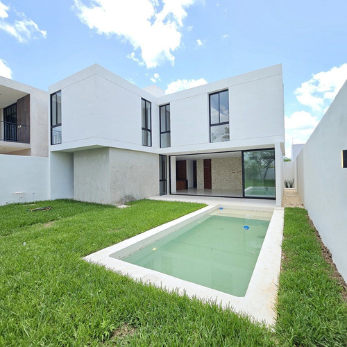 Casa En Venta En Privada Residencial Alura, Cholul.