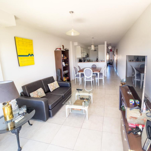 Imagen 2 de 24 de Hermoso Departamento De 1 Dormitorio Amplio Con Balcón Al Frente En El Limite Con Pichincha