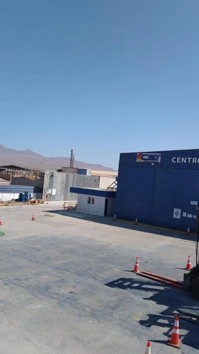 Venta Sitio Con Galpones Y Equipamiento En El Barrio Indust