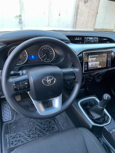 Imagen 8 de 11 de Toyota Hilux 2018 2.4 Cd Sr 150cv 4x2
