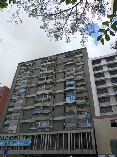 Venta De Apartamento En La Candelaria (70m2 2h / 1b / 1p) Gran Oportunidad!!!!