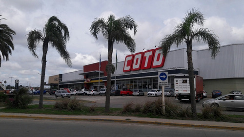 Imagen 2 de 14 de Destino Comercial Sobre La Rotonda De Canning!