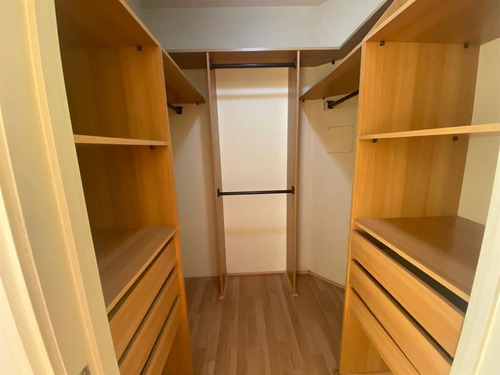 Casa En Venta De 4 Dorm./3 Baños/pieza Y Baño De Servicio