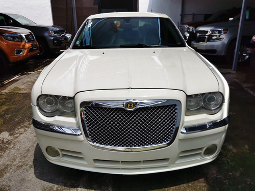 Imagen 2 de 15 de 300c V8 2005