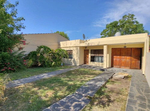  Casa Amerciana En Excelente Ubicacion! Para Refaccionar O Modernizar.