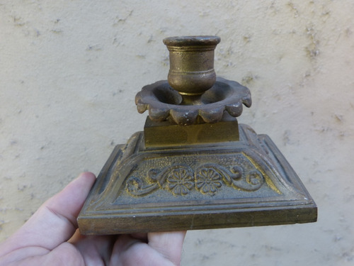 Antiguo Porta Vela Bronce 12,7 X 9 X 9,4 Alto - 730 Grs.