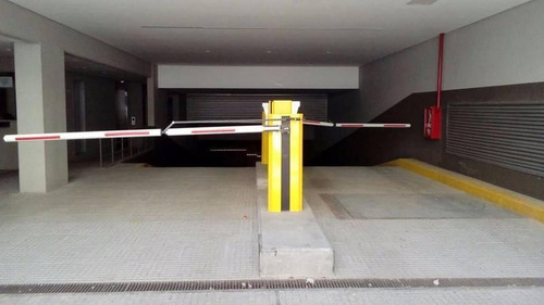 Venta De Cochera En Edificio De Categoria. ( Once ).