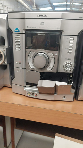 Equipo De Música Sony Mhc-rg330 Plateado 2600 W (Usado)