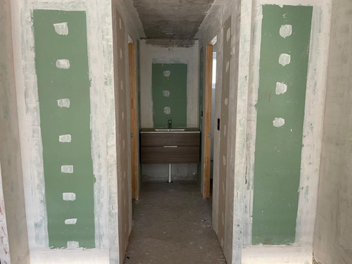 Arriendo Local Comercial De 107,48 M2 + 62,94 M2 De Altillo,