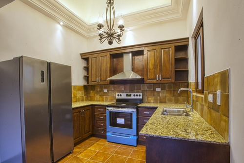 Imagen 6 de 14 de Casa Nueva Lista Para Estrenar Con Estilo Colonial.