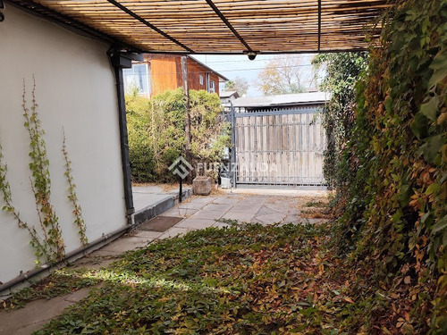 Casa En Venta De 3 Dorm. En Ñuñoa