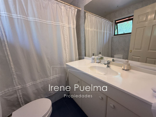 Vende Casa Con Gran Jardin En Huinganal En Lo Barnechea