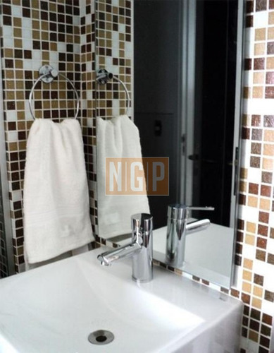 Departamento En Punta Del Este, Torre Cuenta Con Todos Los Servicios.- Ref: 12939