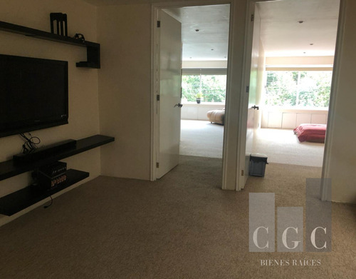 Espaciosa Casa En Venta En Fraccionamiento Cerrado, Frente Al Parque