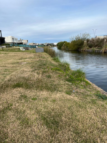 Lote En Barrio Marinas Al Agua En  Puertos Del Lago