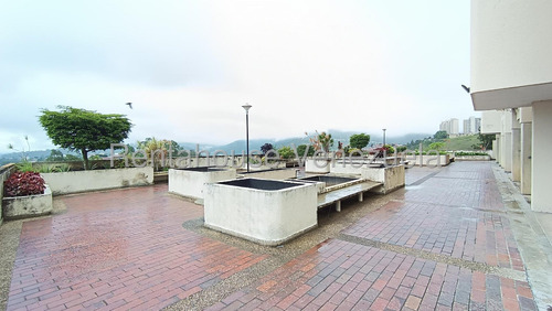 Apartamento En Venta En Lomas De Prados Del Este