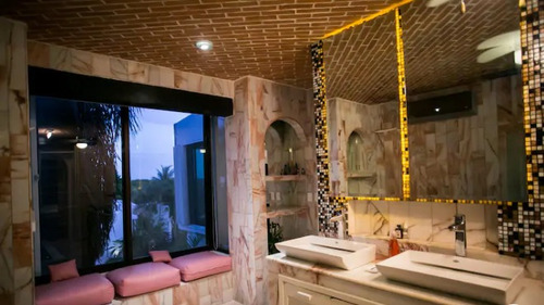 Venta De Villa Con Muelle En Zona Hotelera De Cancun