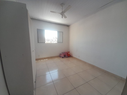 Casa De 7 Cômodos,2 Quartos 2 Banheiros 3 Salas