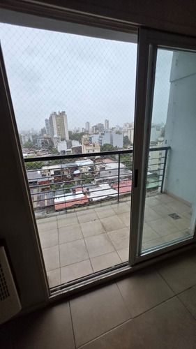 Oportunidad 2 Ambientes Contrafrente Con Balcón Aterrazado - Flores